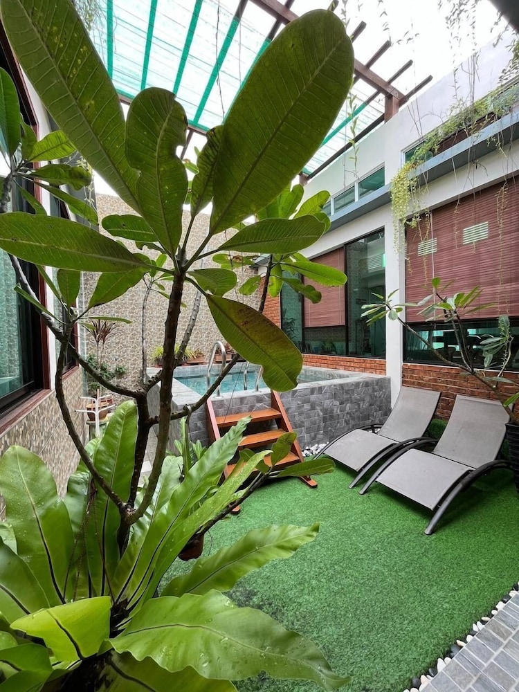 Private pool