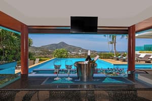 thumbnail: Bar (on property)