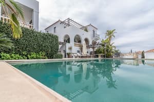 thumbnail: Outdoor pool