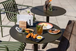 thumbnail: Outdoor dining