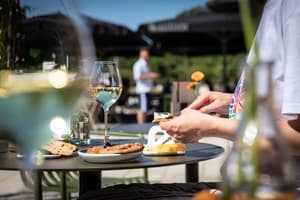 thumbnail: Outdoor dining