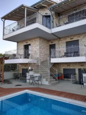 thumbnail: Front of property