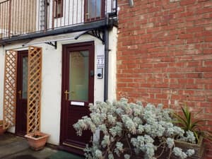 thumbnail: Front of property