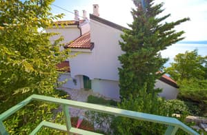 thumbnail: Front of property