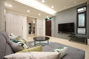 thumbnail: Lobby sitting area