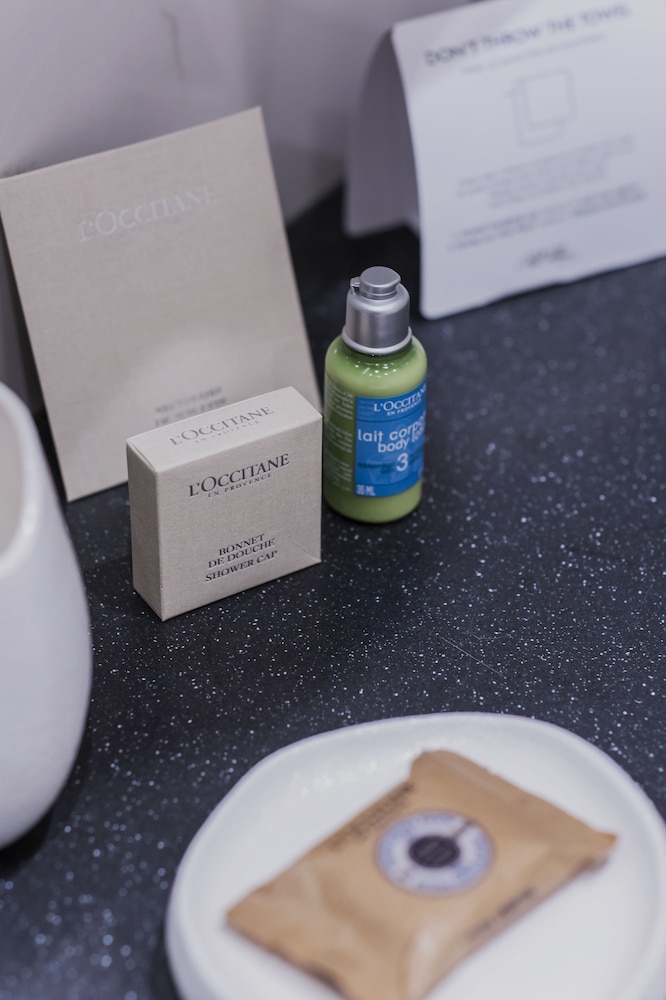 Bathroom amenities