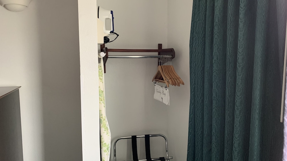 Iron/ironing board
