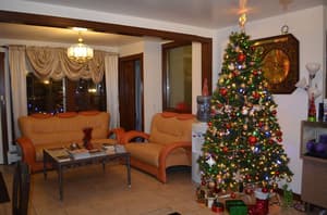 thumbnail: Lobby sitting area