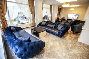 thumbnail: Lobby sitting area