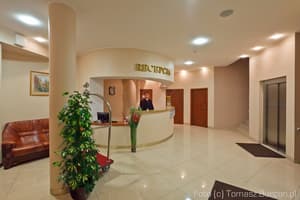 thumbnail: Interior entrance