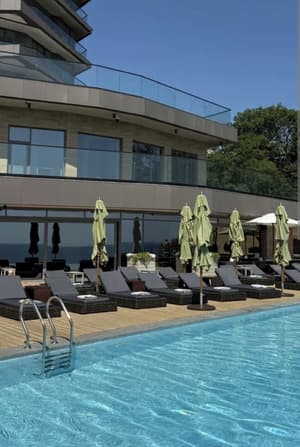 thumbnail: Infinity pool