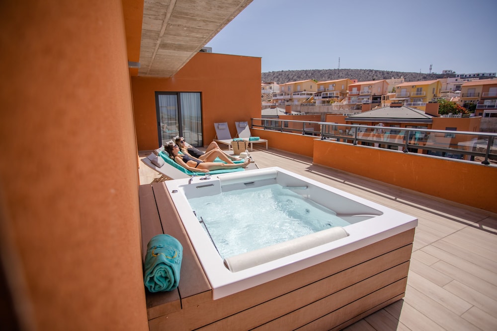 Private spa tub