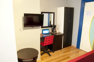 thumbnail: In-room business center
