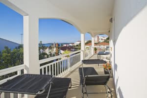 thumbnail: Balcony