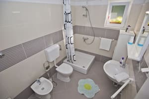 thumbnail: Bathroom amenities