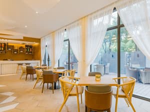 thumbnail: Restaurant