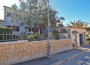 thumbnail: Exterior
