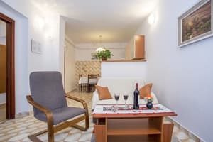 thumbnail: In-room dining