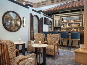 thumbnail: Bar (on property)