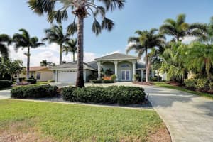 thumbnail: Front of property