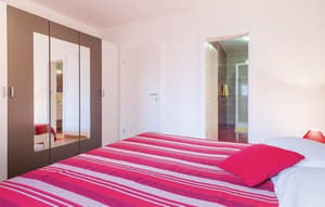 thumbnail: In-room dining