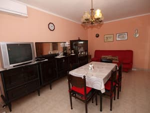 thumbnail: In-room dining