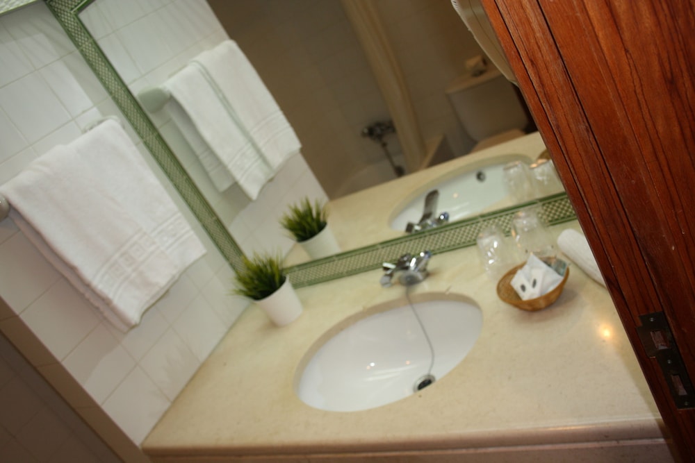 Bathroom sink