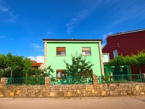 thumbnail: Exterior