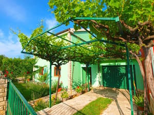 thumbnail: Exterior