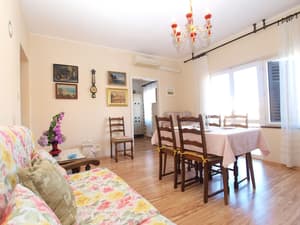 thumbnail: In-room dining