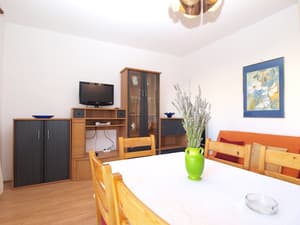 thumbnail: In-room dining