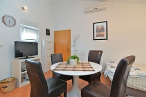 thumbnail: In-room dining