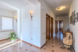 thumbnail: Interior
