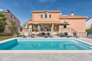 thumbnail: Outdoor pool