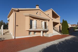 thumbnail: Exterior
