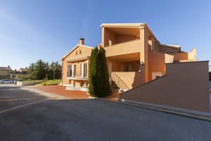 thumbnail: Exterior