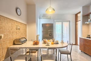 thumbnail: In-room dining