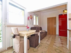 thumbnail: In-room dining
