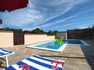 thumbnail: Outdoor pool