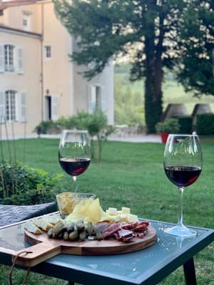 thumbnail: Outdoor dining