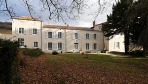 thumbnail: Front of property
