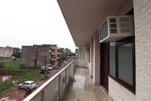 thumbnail: Balcony