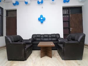 thumbnail: Lobby sitting area
