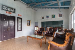 thumbnail: Lobby sitting area