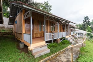 thumbnail: Exterior detail