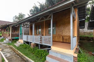 thumbnail: Exterior detail