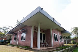 thumbnail: Exterior detail