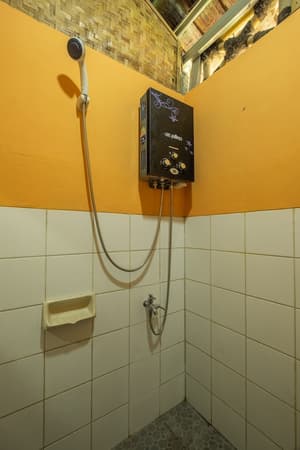 thumbnail: Bathroom shower