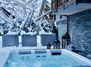 thumbnail: Outdoor spa tub