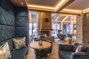 thumbnail: Lobby lounge